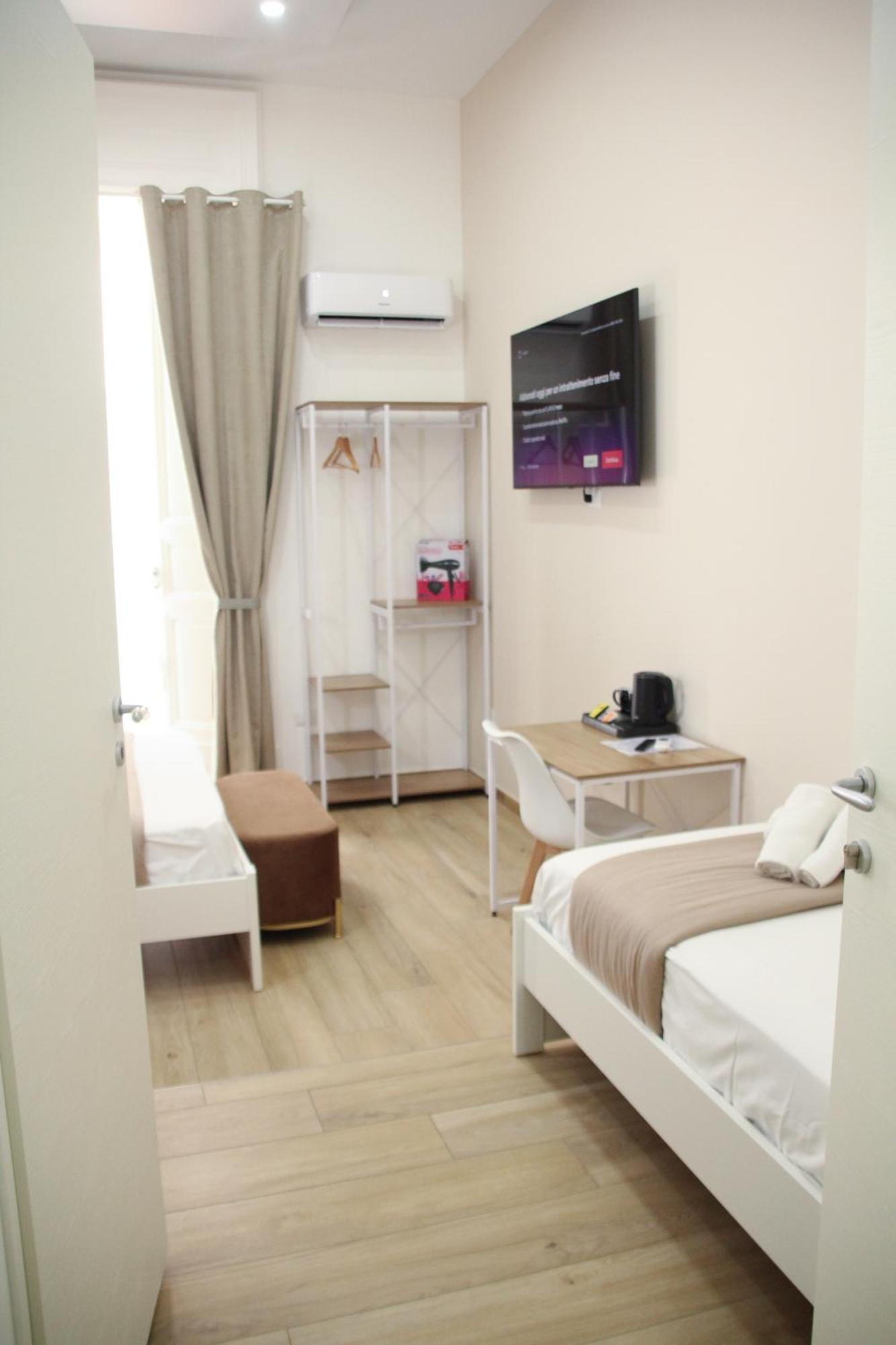Vpm Rooms Central Train Station Napoli Esterno foto