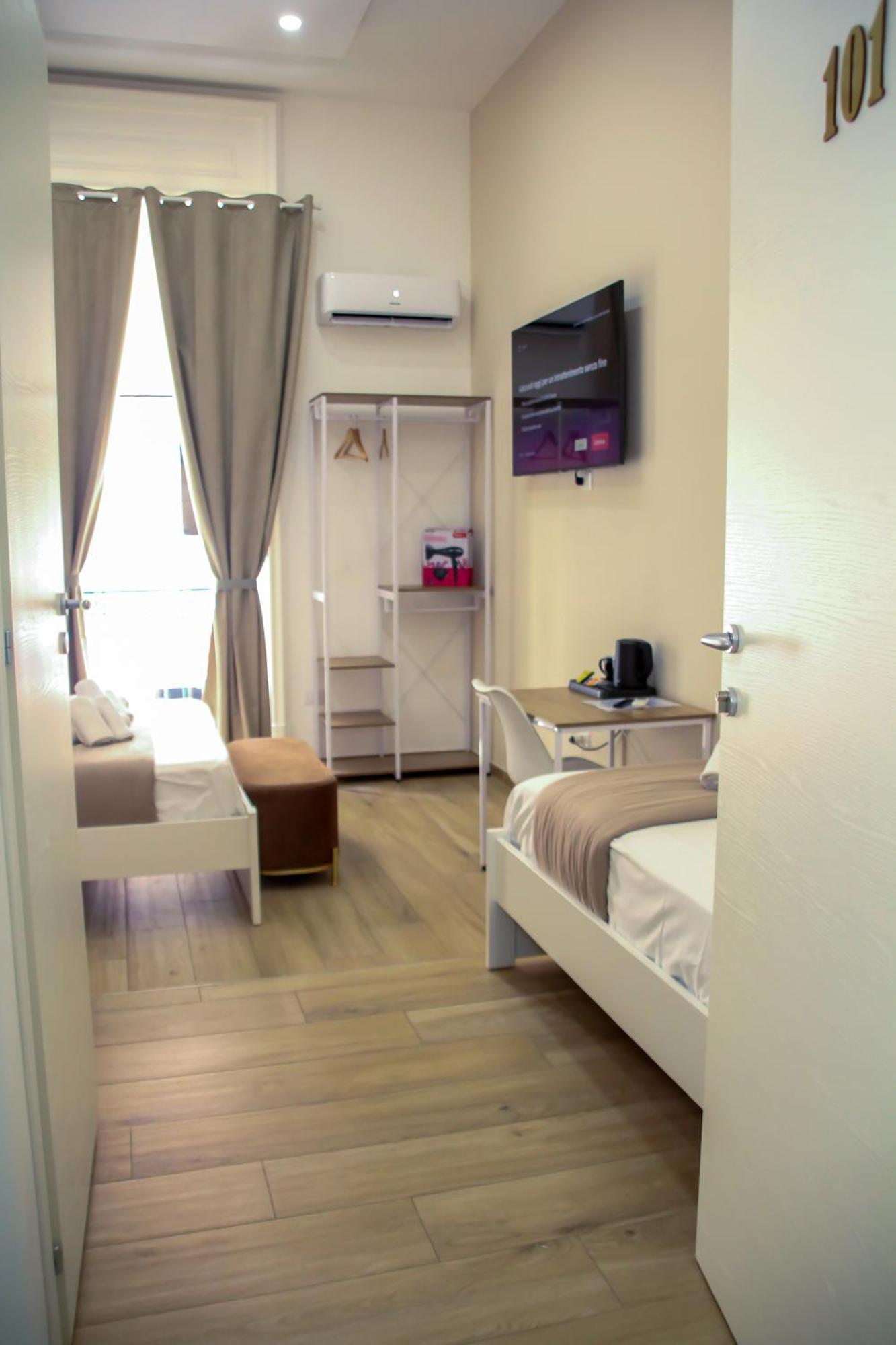 Vpm Rooms Central Train Station Napoli Esterno foto