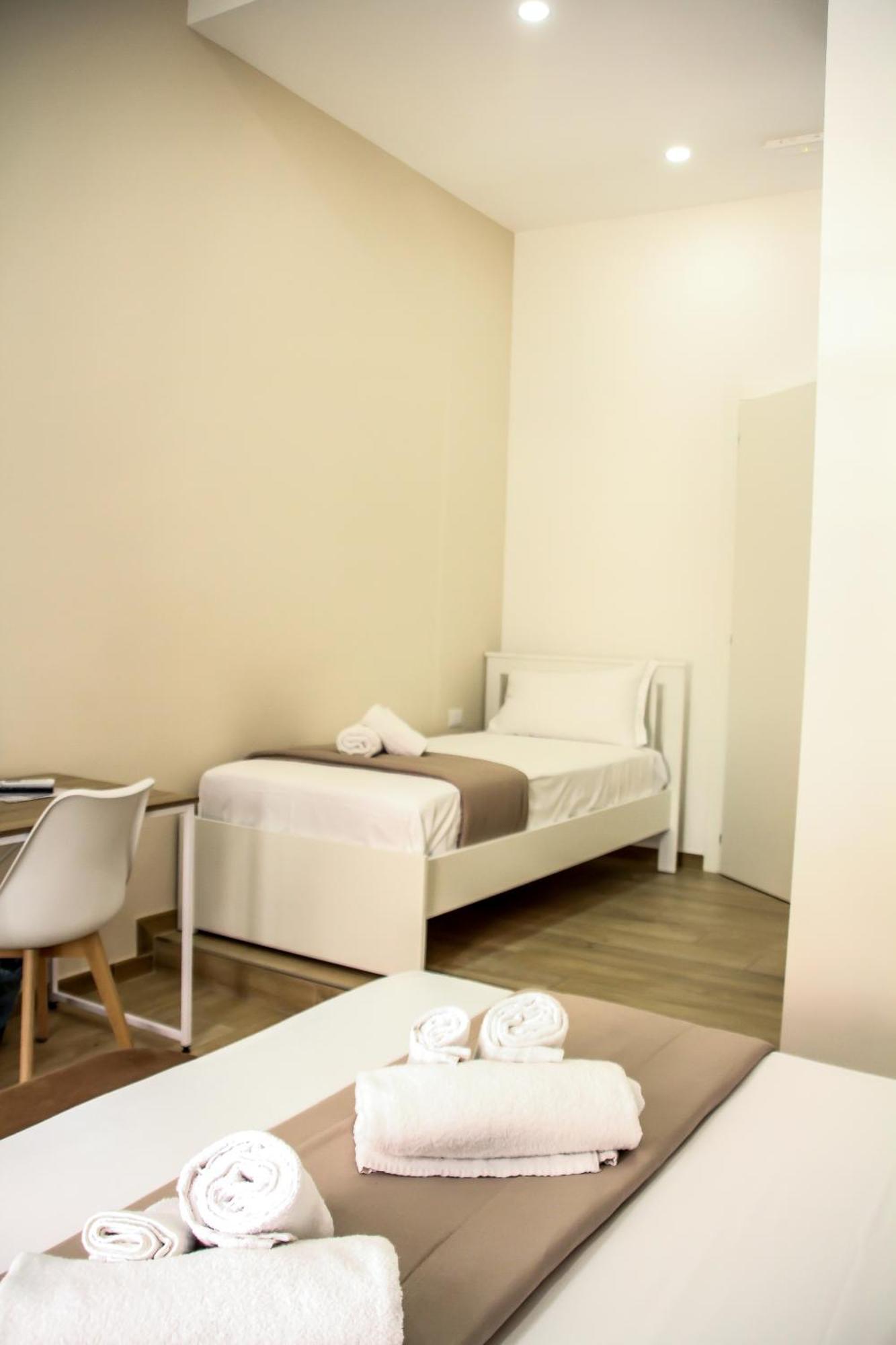 Vpm Rooms Central Train Station Napoli Esterno foto