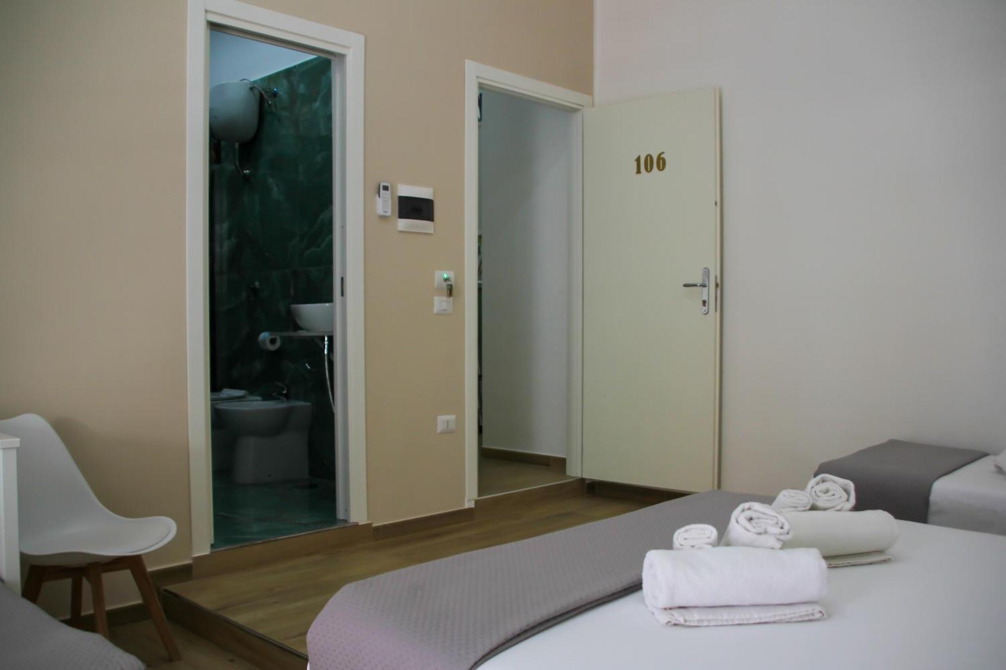Vpm Rooms Central Train Station Napoli Esterno foto